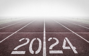 Цифры 2024 на взлетной полосе