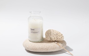 Камень, свеча и ароматическая палочка для СПА процедур