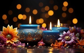 Зажженные красивые свечи с цветами на столе