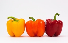 Три цвета большого болгарского перца