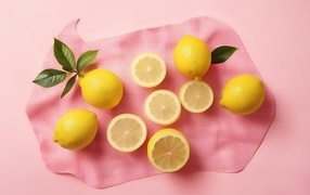 Желтые лимоны с полотенцем на розовом фоне