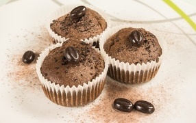 Шоколадные маффины с конфетами и какао