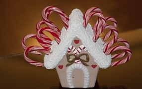 Рождественский домик с конфетами