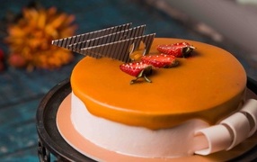 Аппетитный торт мусс с ягодами клубники