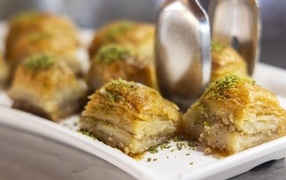 Кусочки сладкой медовой пахлавы