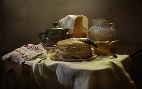 Блины на столе с кувшинами на праздник Масленица