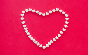 Рисунок из маленькийх белых сердечек на красном фоне