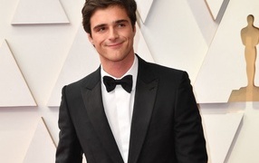 Актер Джейкоб Элорди в костюме