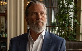 Actor Jeff Bridges in suit