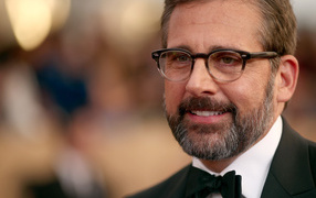 Улыбающийся мужчина актер Стив Карелл