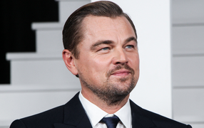 Стильный мужчина актер Леонардо Ди Каприо