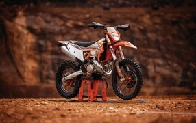 Мотоцикл KTM 300 EXC Hardenduro в горах