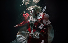 Персонаж Харли Квинн с картами в новом фильме Джокер: Безумие на двоих, 2024