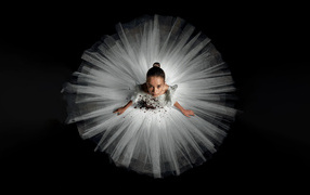 Постер фильма ужасов Эбигейл