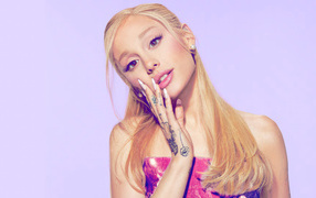 Кареглазая блондинка певица Ариана Гранде