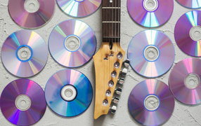 Сд диски  с гитарой на белом фоне