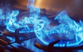Голубой огонь газа на плите