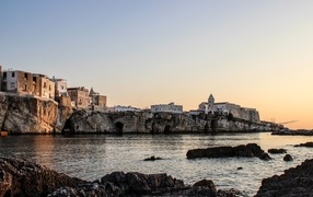 Город на скале у моря 