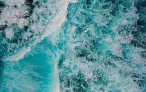 Бушующая голубая вода океана вид сверху