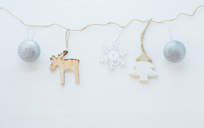 Елочная гирлянда на сером фоне