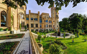 Старый дворец  в парке, Бабельсберг. Германия