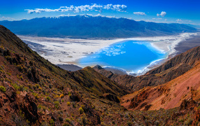 Красивый вид на горы и Озеро Мэнли, Калифорния. США