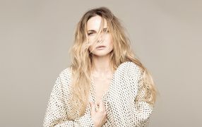 Волосы на лице у актрисы Ребекки Фергюсон