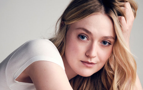 Голубоглазая актриса Дакота Фэннинг крупным планом