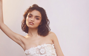 Милая молодая девушка актриса Рэйчел Зеглер