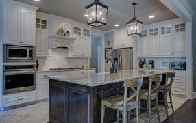 Large kitchen with two lanterns