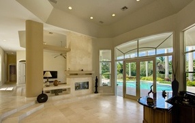 Большой просторный дом с выходом к бассейну