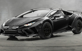 Быстрый черный автомобиль Mansory Lamborghini Huracán Sterrato 2024 года