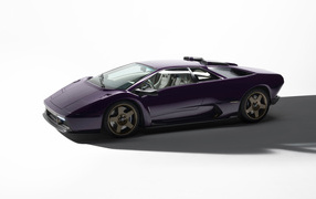 Автомобиль Eccentrica V12 2024 года на белом фоне