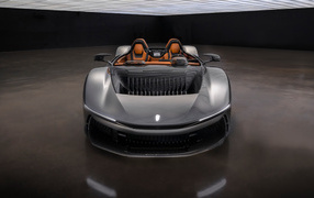 Автомобиль Pininfarina B95 Gotham вид спереди