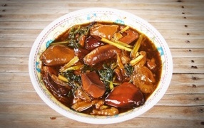 Острое азиатское блюдо с грибами