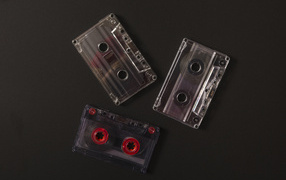 Три кассеты на черном фоне