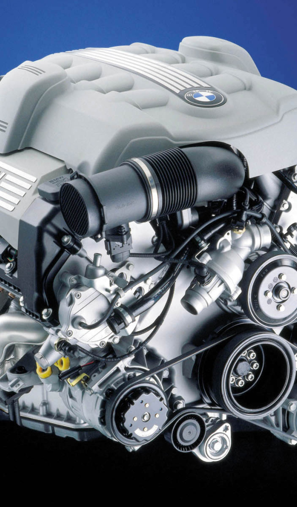Двигатель автомобиля BMW