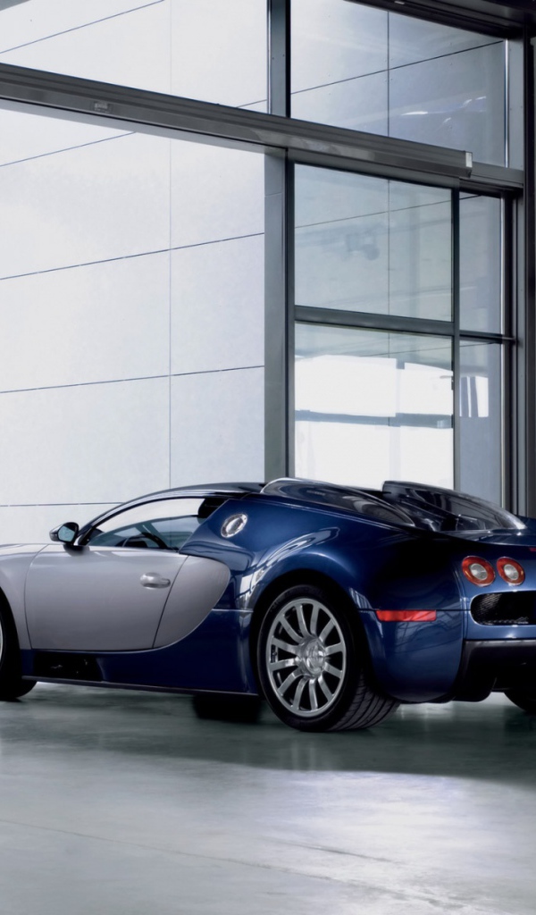 Синий Bugatti Veyron