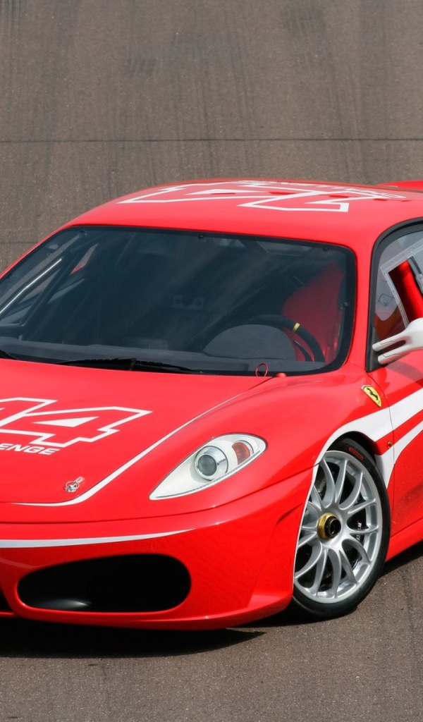 Красный спортивный автомобиль Ferrari