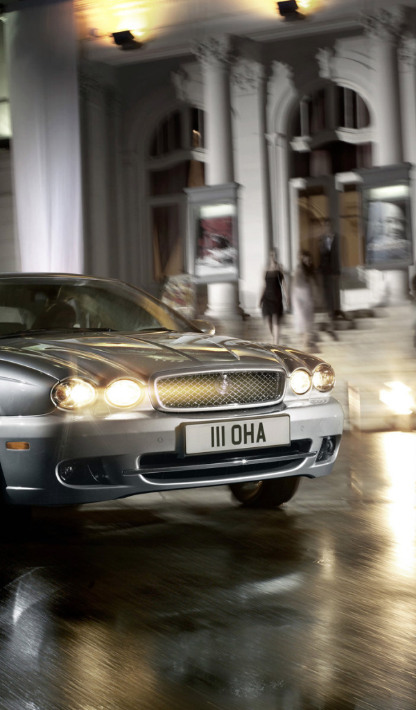 Jaguar под дождем