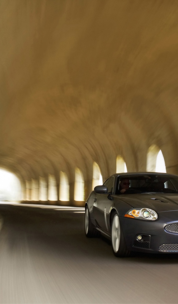 Jaguar XKR автомобиль зверь