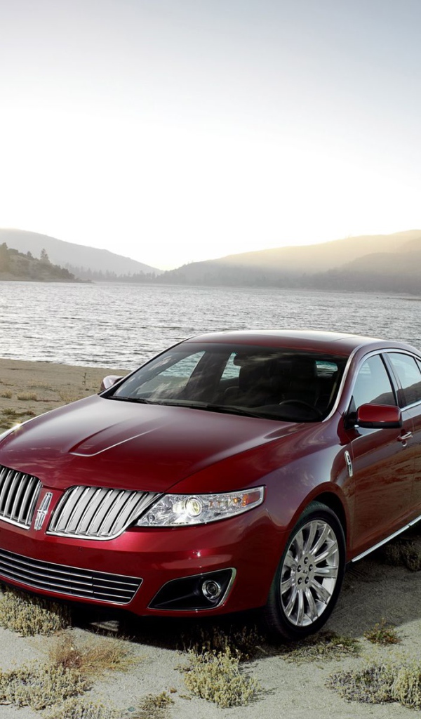 Lincoln на берегу озера