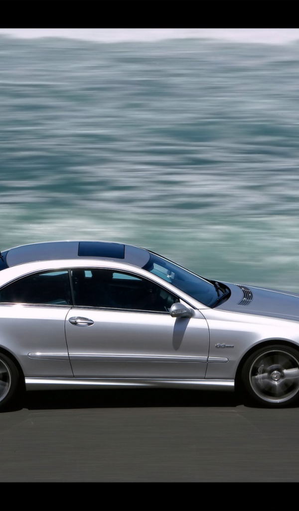 Крутой автомобиль Mercedes CLK