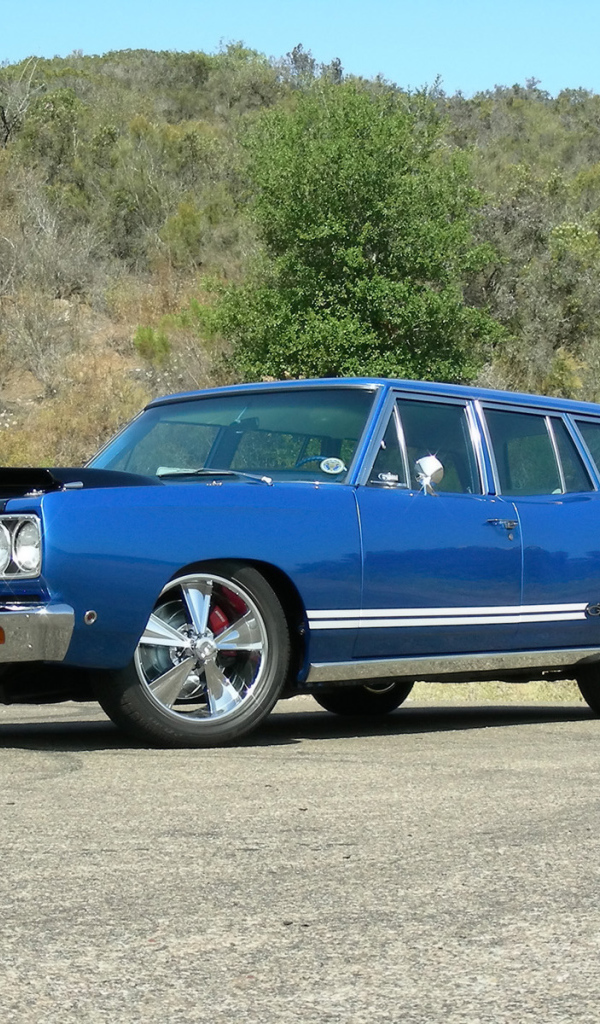 Старый Plymouth 1968 года