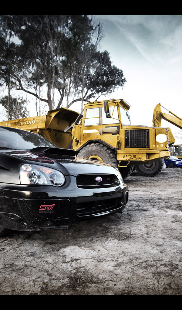 Черный автомобиль Subaru