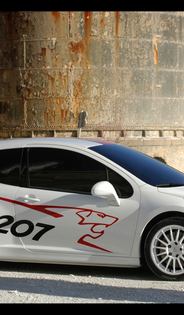 Белый Peugeot 207