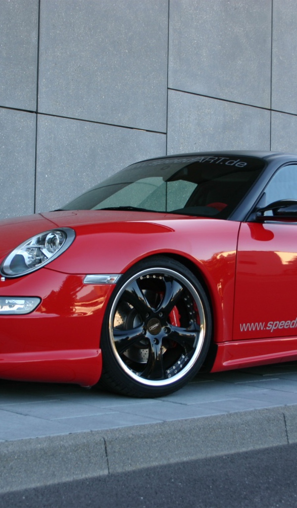 Красный Porsche