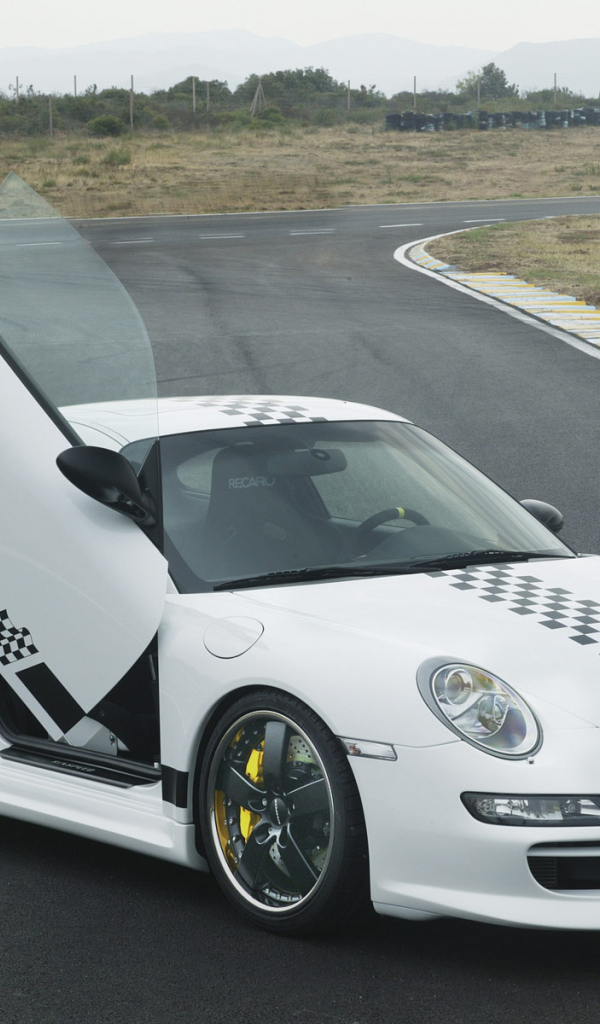 Белый спорткар Rinspeed Porsche