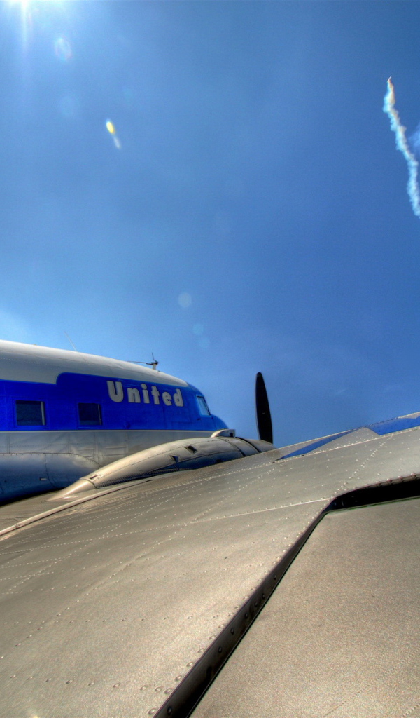 На крыле самолета