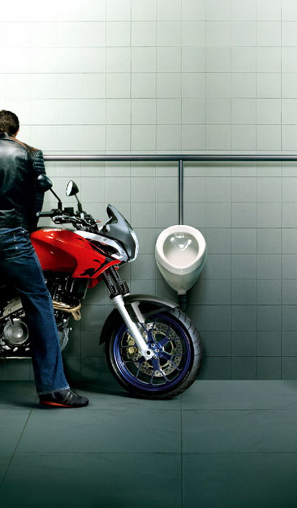 Заехал пописать